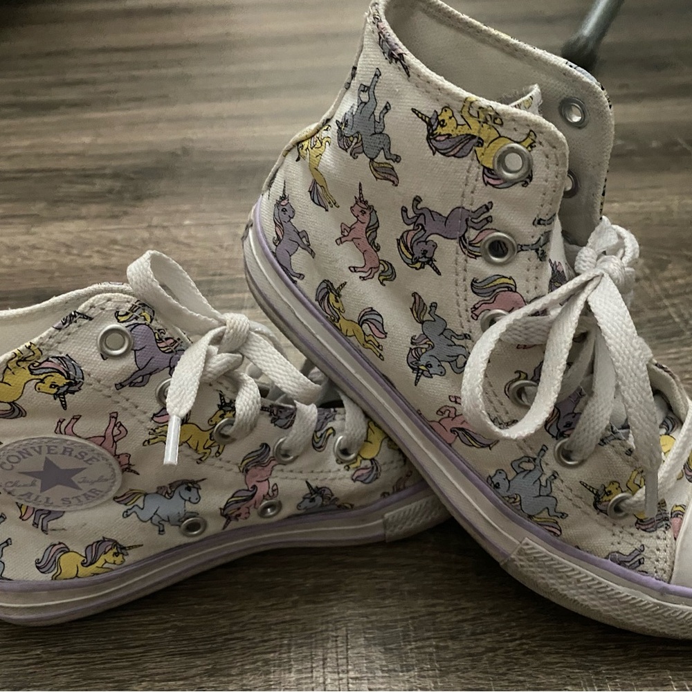 Girls Chuck Taylor high top tennis shoes